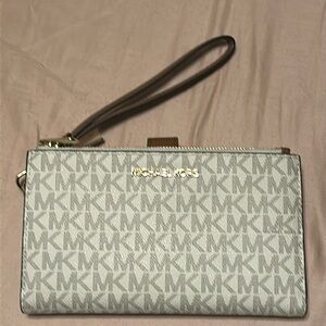 Brand New Without Tags Michael Kors wallet